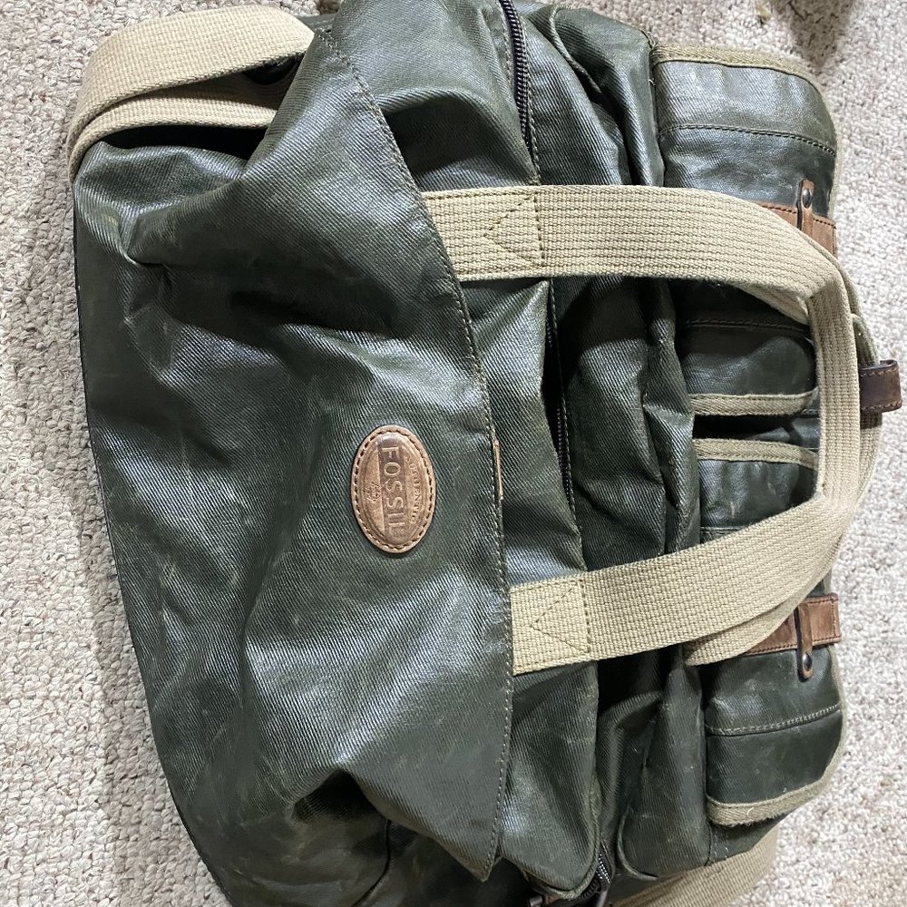 Fossil Oiled Green Canvas Duffel Bag
16 x 11 x 10 approximately